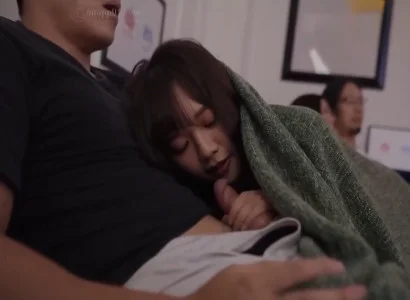 Cuộc vui với em họ khiến tôi không thể rời mắt