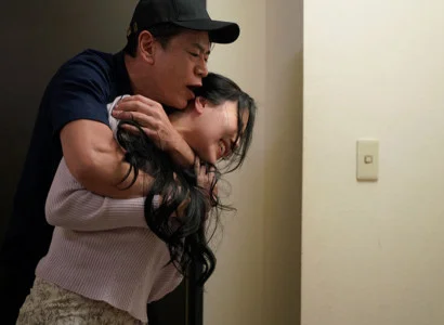 Nữ ca sĩ bị người hâm mộ giở trò đồi bại vì dung mạo đắm say lòng người