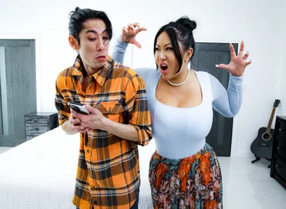 Con trai nọ cho mẹ kế xăm trổ hàng múp lên đỉnh