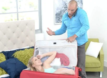 Chiếc vali bí ẩn khiến mọi người bất ngờ